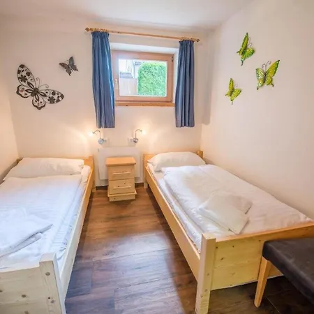 In Austria Near Lift & Sauna シャレー *