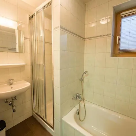 In Austria Near Lift & Sauna シャレー